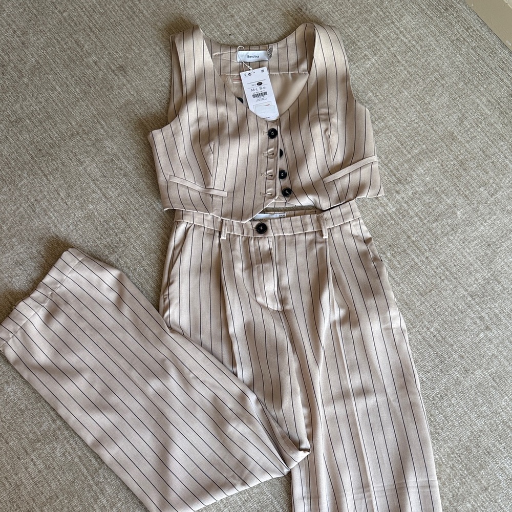 Bershka NWT Pin Striped vest and Pant set. Size m/l beige with dark gray stripe
